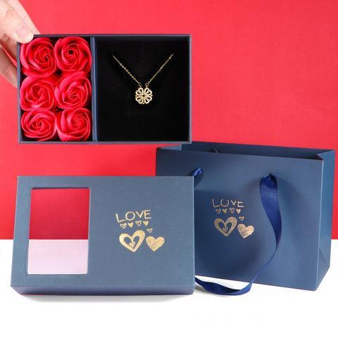 Colar Trevo do Amor + Caixa 6 Rosas - UsePulses